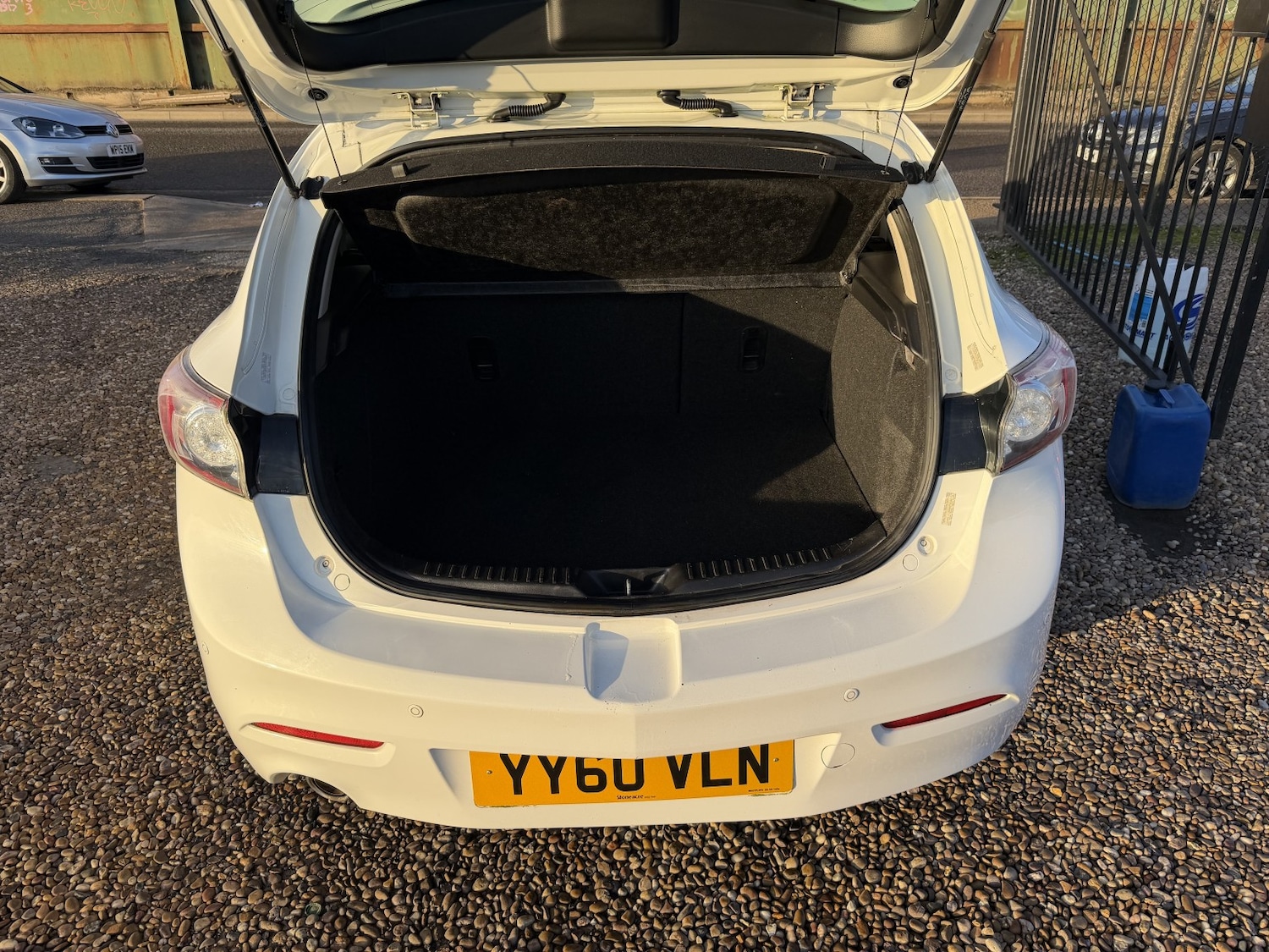 Used Mazda Mazda3 2010 for sale - 76649818: Photo 5