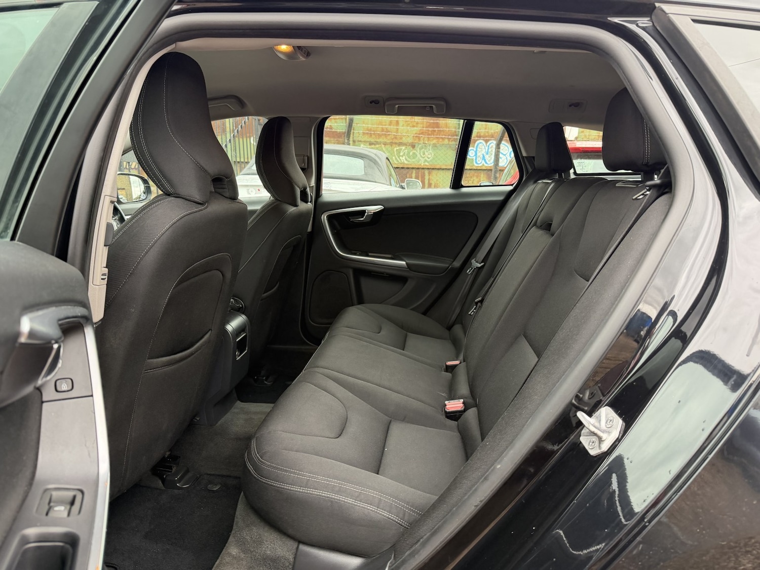 Used Volvo V60 2014 for sale - 78045679: Photo 10