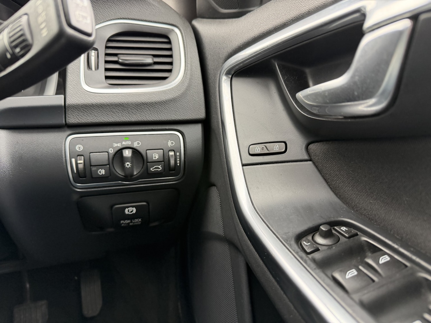 Used Volvo V60 2014 for sale - 78045679: Photo 13