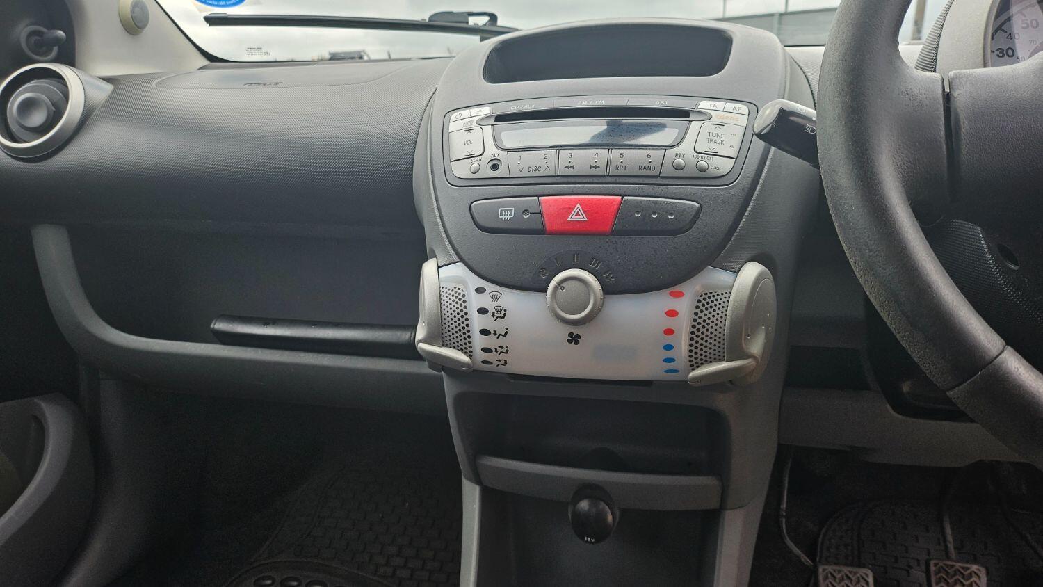 Used Toyota AYGO 2010 for sale - 75561619: Photo 14