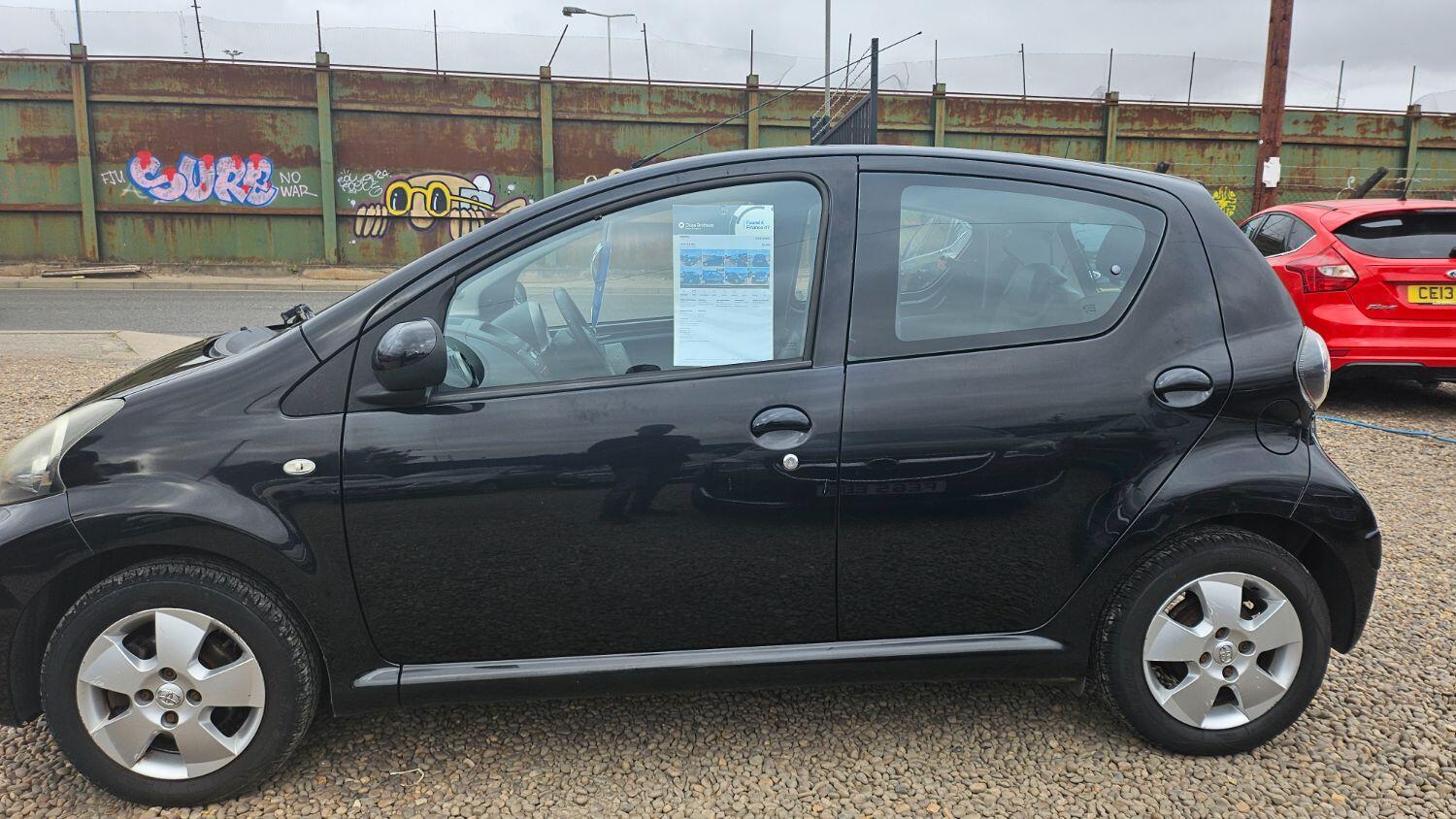 Used Toyota AYGO 2010 for sale - 75561619: Photo 2