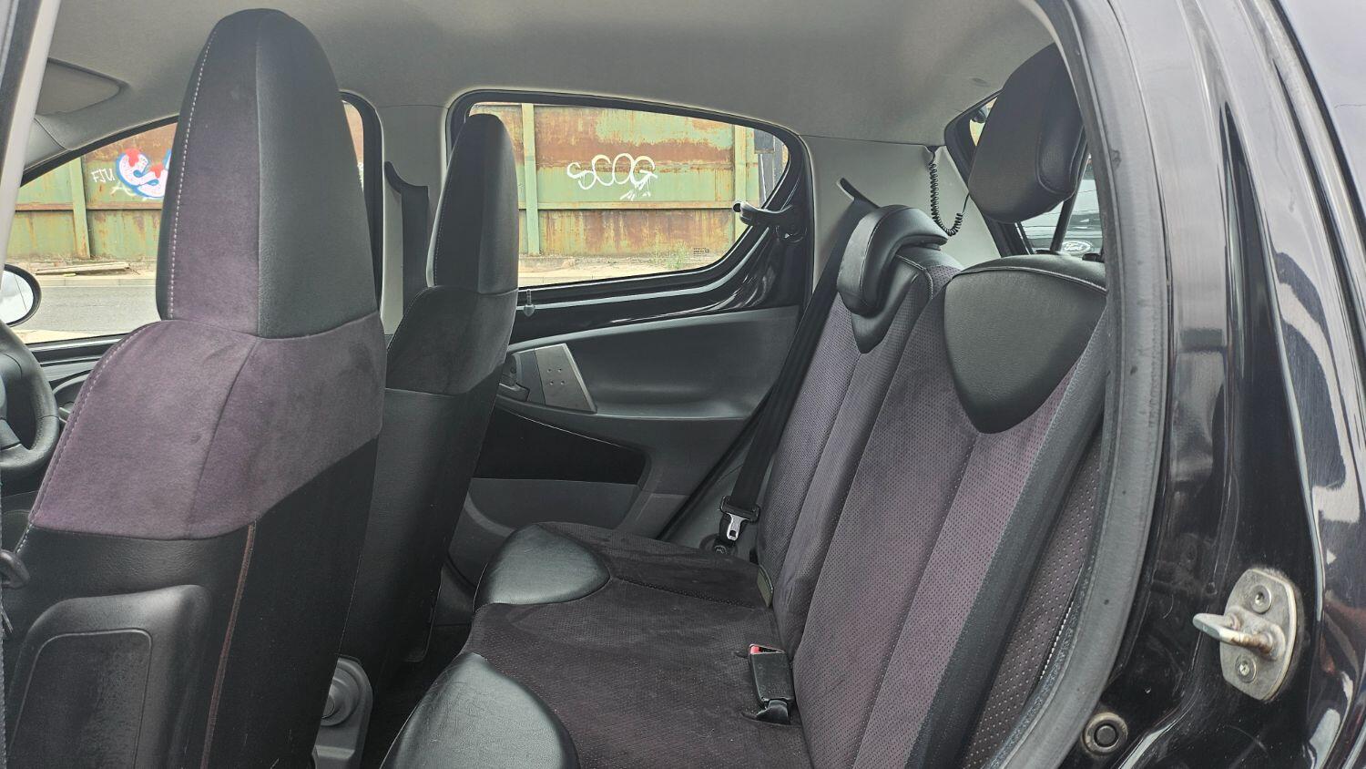 Used Toyota AYGO 2010 for sale - 75561619: Photo 9