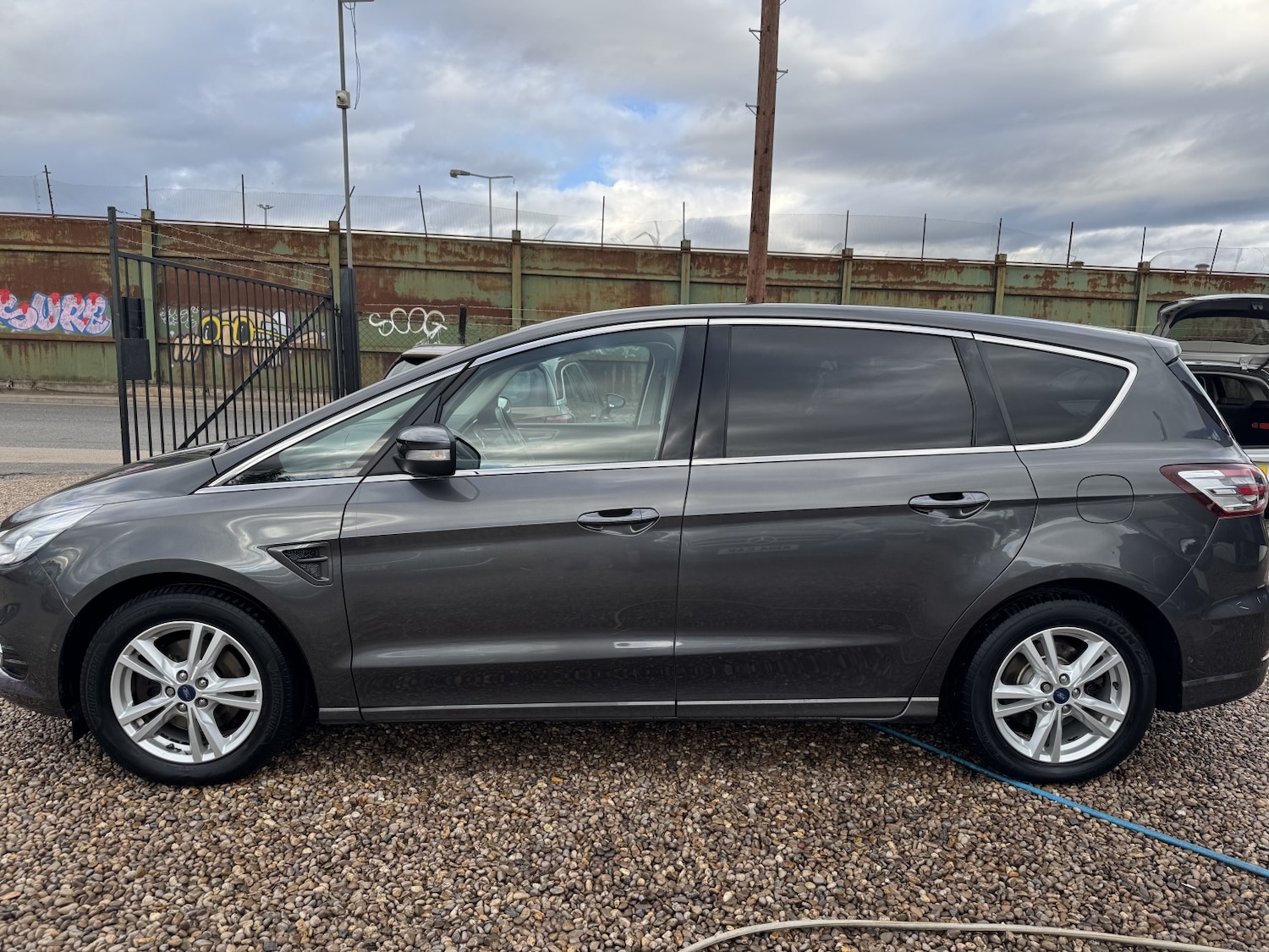 Used Ford S-Max 2015 for sale - 76387380: Photo 2