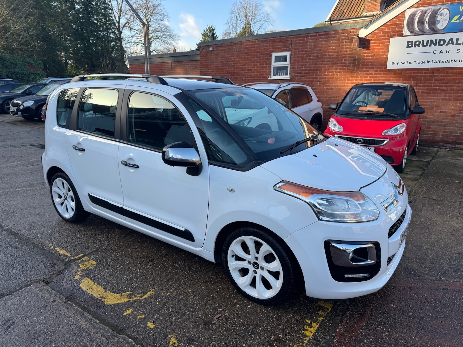 Used Citroen C3 Picasso 2013 for sale - 76892242: Photo 2