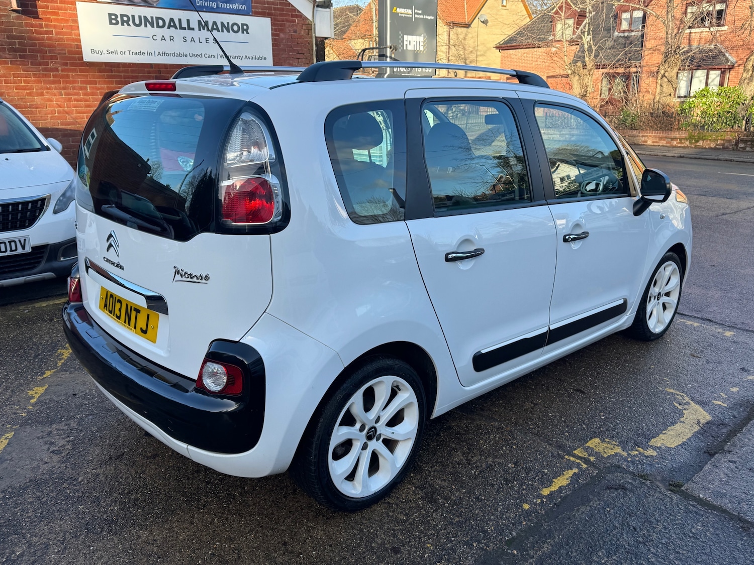 Used Citroen C3 Picasso 2013 for sale - 76892242: Photo 3