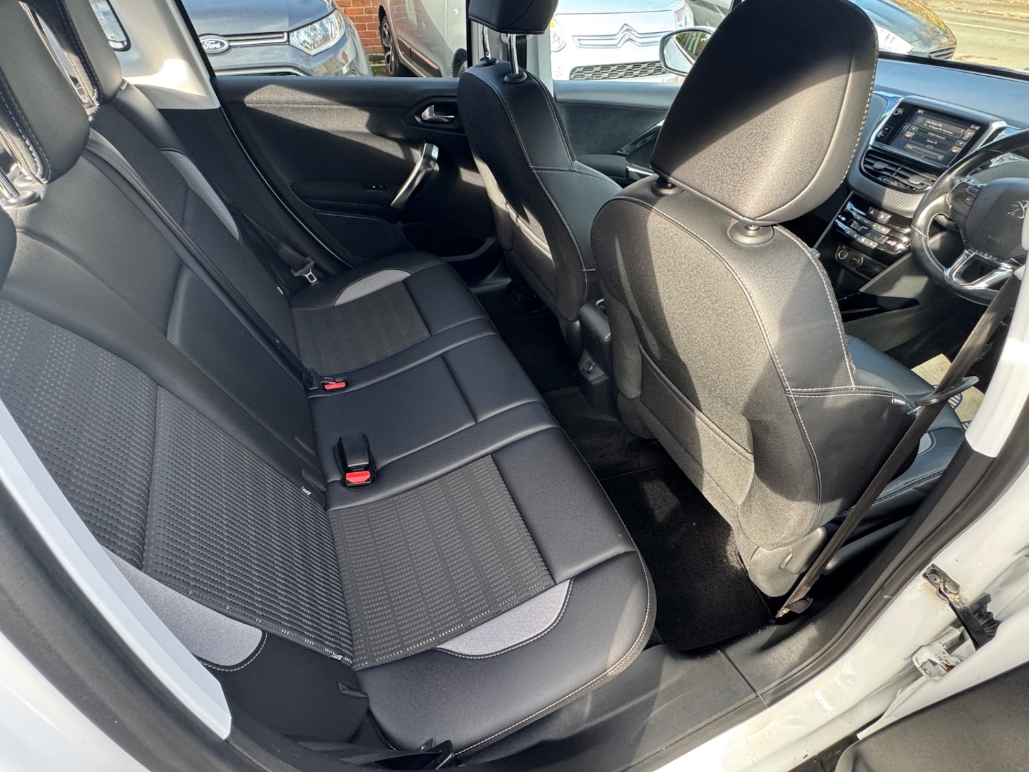 Used Peugeot 2008 2016 for sale - 76464488: Photo 5