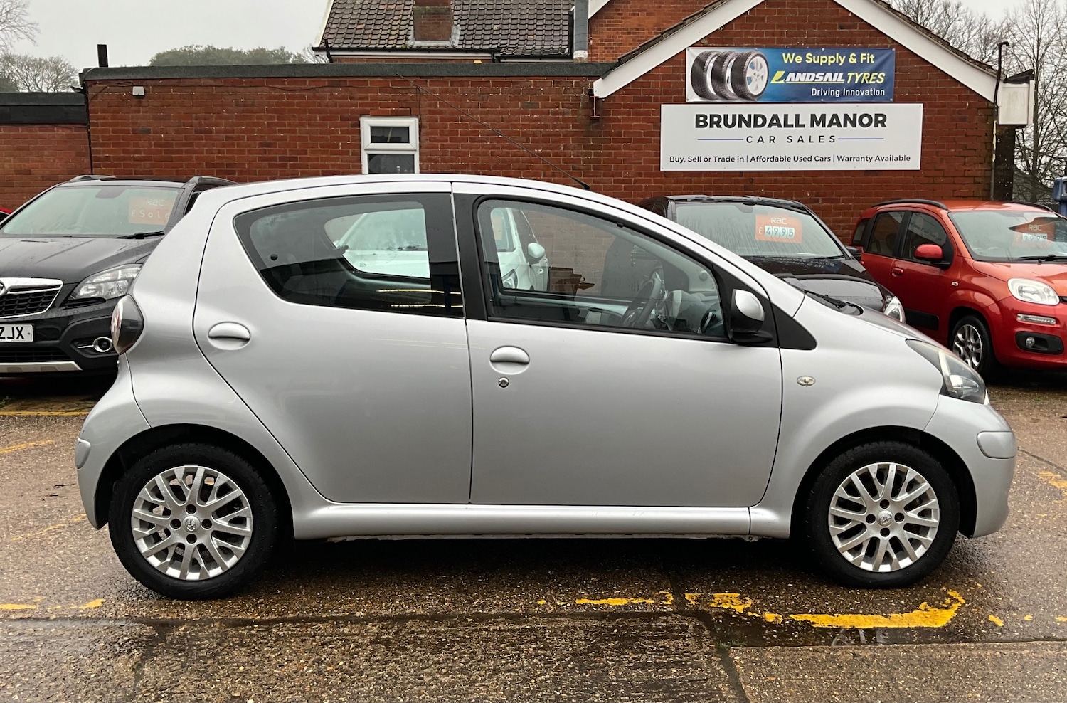 Used Toyota AYGO 2009 for sale - 77379299: Photo 4