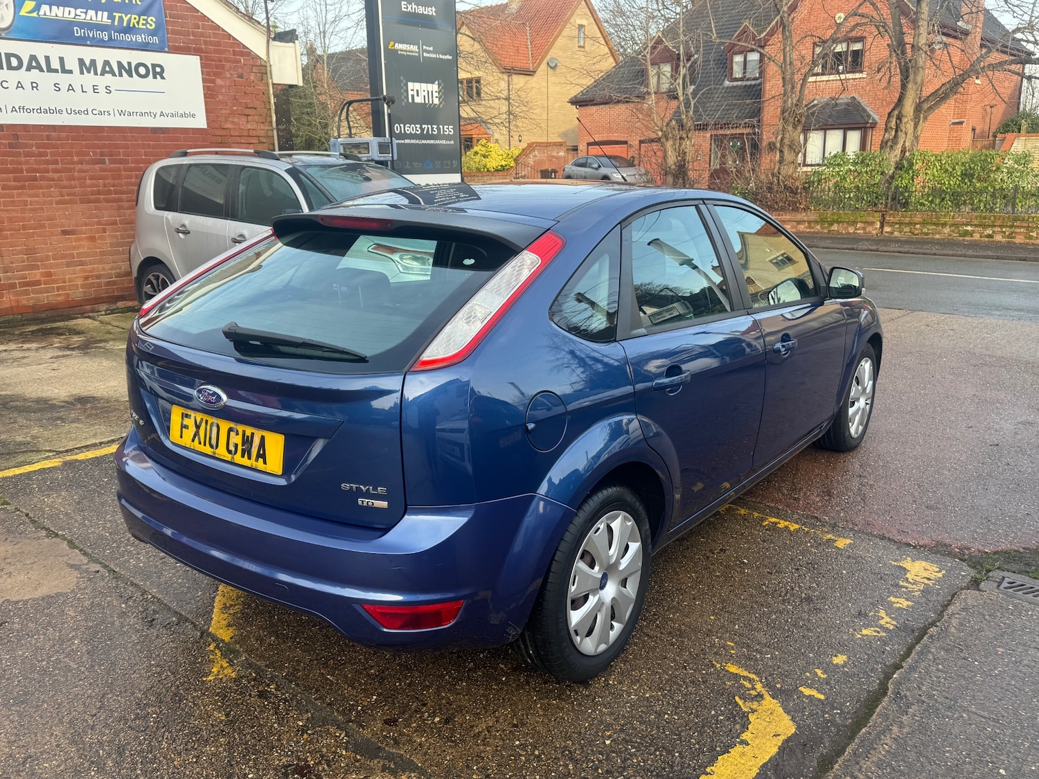 Used Ford Focus 2010 for sale - 77023479: Photo 3