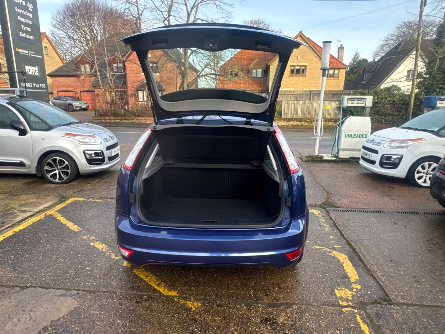 Used Ford Focus 2010 for sale - 77023479: Photo 5