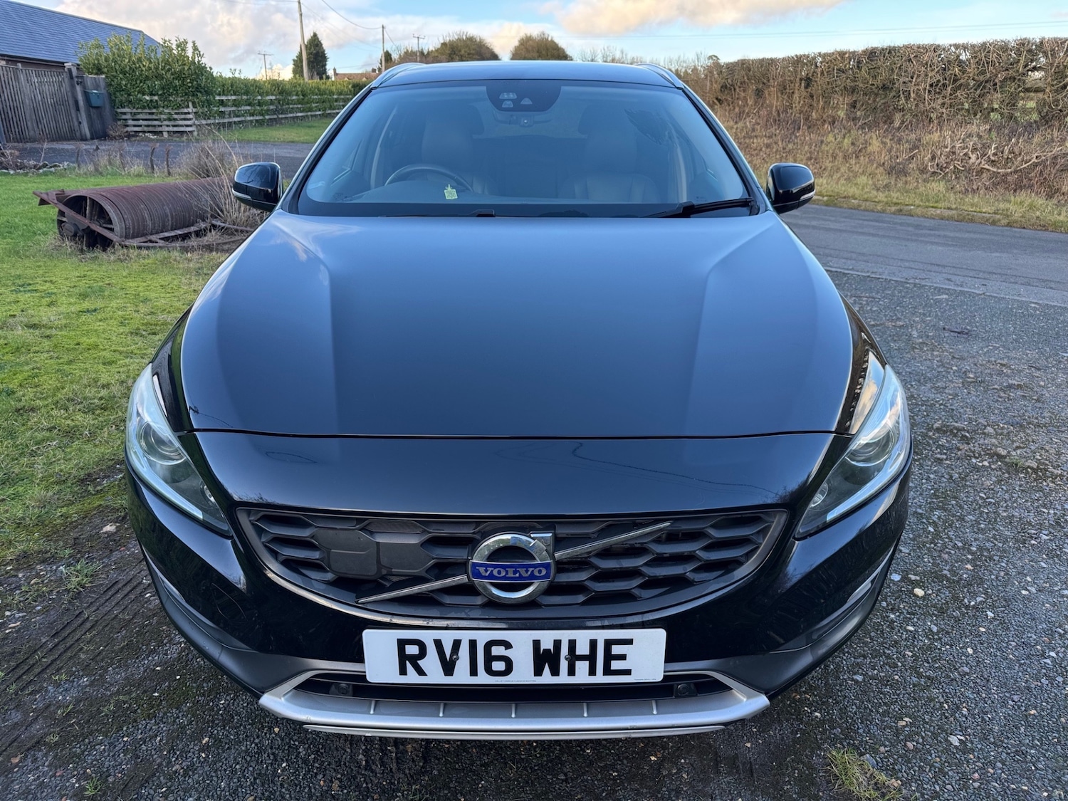 Used Volvo V60 Cross Country 2024 for sale - 77417939: Photo 2