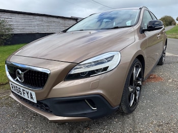 Used Volvo V40 2016 for sale - 78531368: Photo