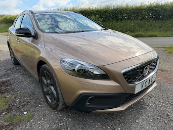 Used Volvo V40 2015 for sale - 78915076: Photo