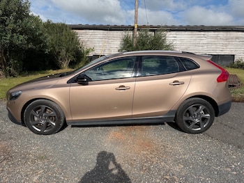 Used Volvo V40 2015 for sale - 78915076: Photo