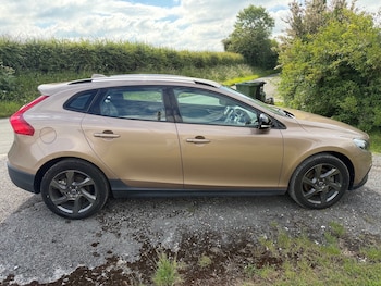 Used Volvo V40 2015 for sale - 78915076: Photo