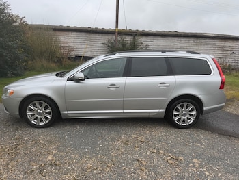 Used Volvo V70 2010 for sale - 76263379: Photo