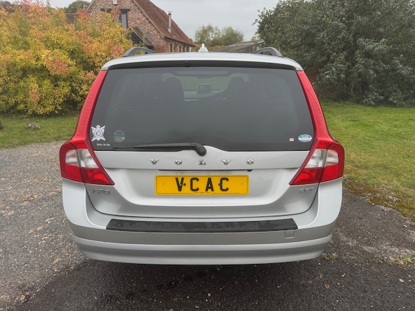 Used Volvo V70 2010 for sale - 76263379: Photo 8