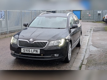 Used Skoda Superb 2015 for sale - 76892985: Photo