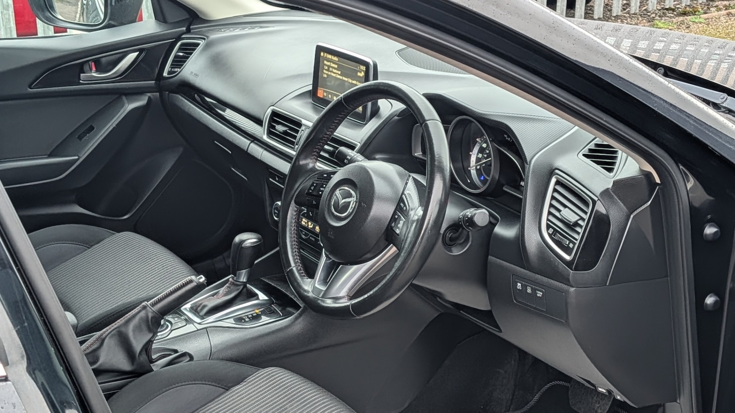 Used Mazda Mazda3 2016 for sale - 77354076: Photo 5