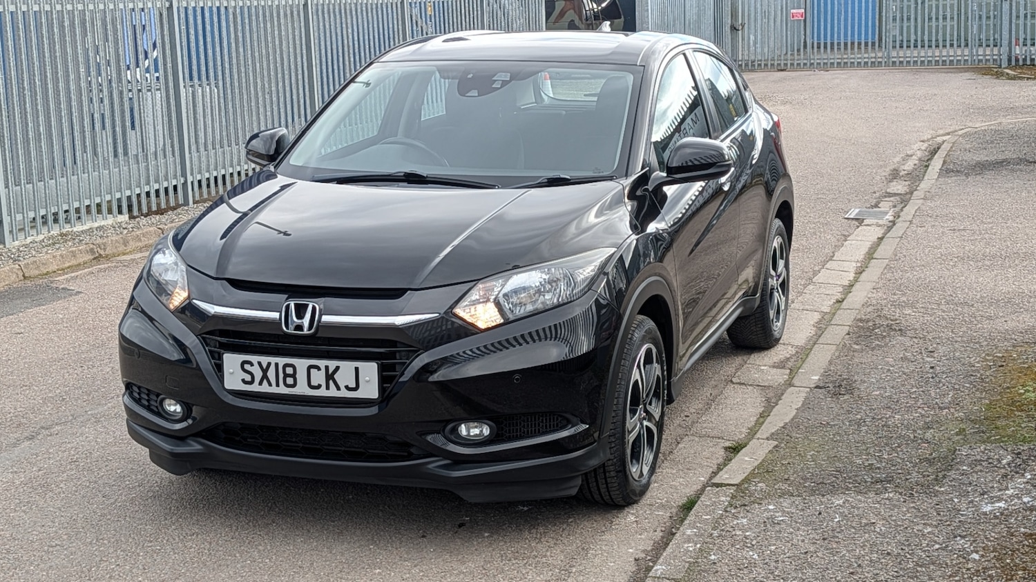 Used Honda HR-V 2018 for sale - 78121691: Photo 2