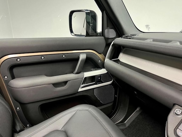 Used Land Rover Defender 2022 for sale - 74996020: Photo 27