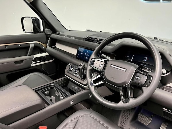 Used Land Rover Defender 2022 for sale - 74996020: Photo 3