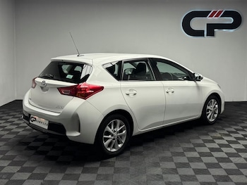 Used Toyota Auris 2014 for sale - 76176193: Photo 2