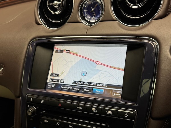 Used Jaguar XJ 2011 for sale - 76224023: Photo 32