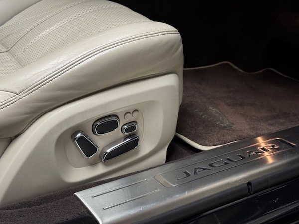 Used Jaguar XJ 2011 for sale - 76224023: Photo 49
