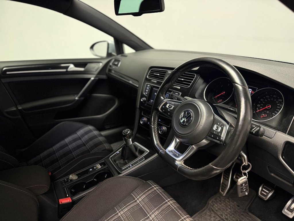 Used Volkswagen Golf 2014 for sale - 76593478: Photo 3