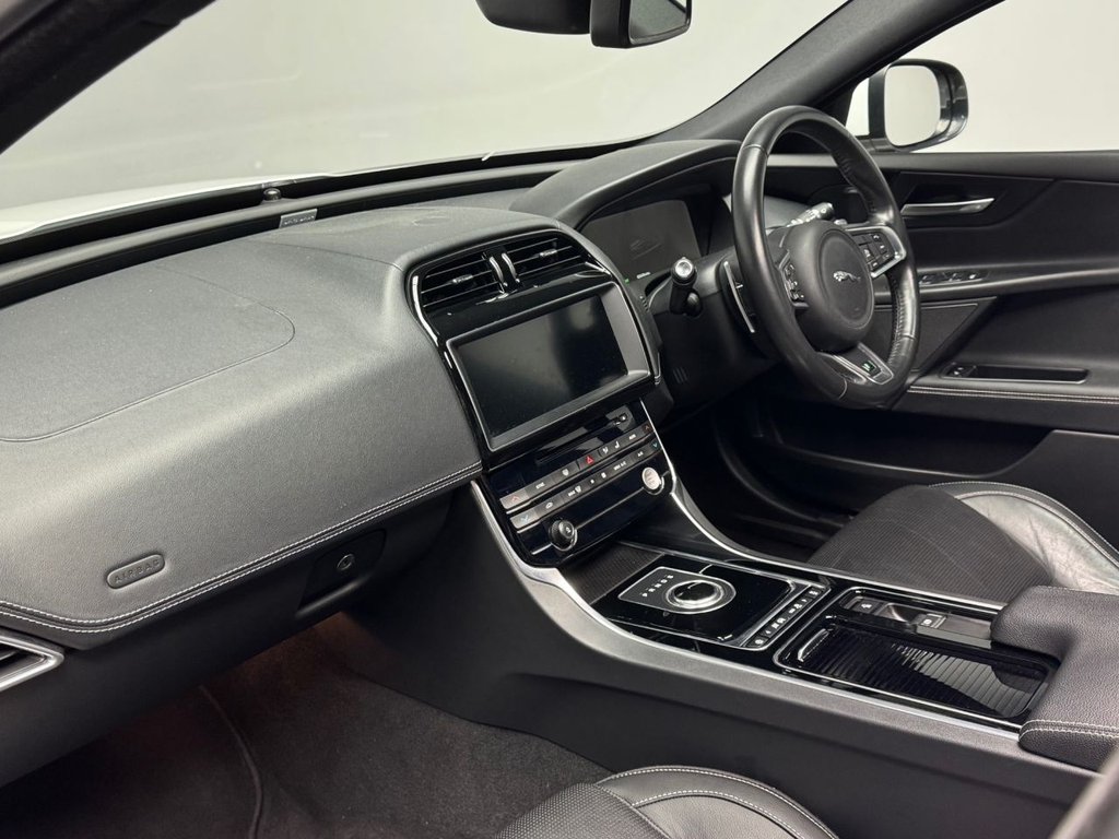 Used Jaguar XE 2018 for sale - 77065181: Photo 23