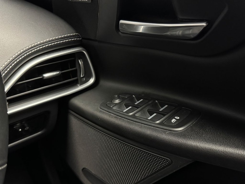 Used Jaguar XE 2018 for sale - 77065181: Photo 44