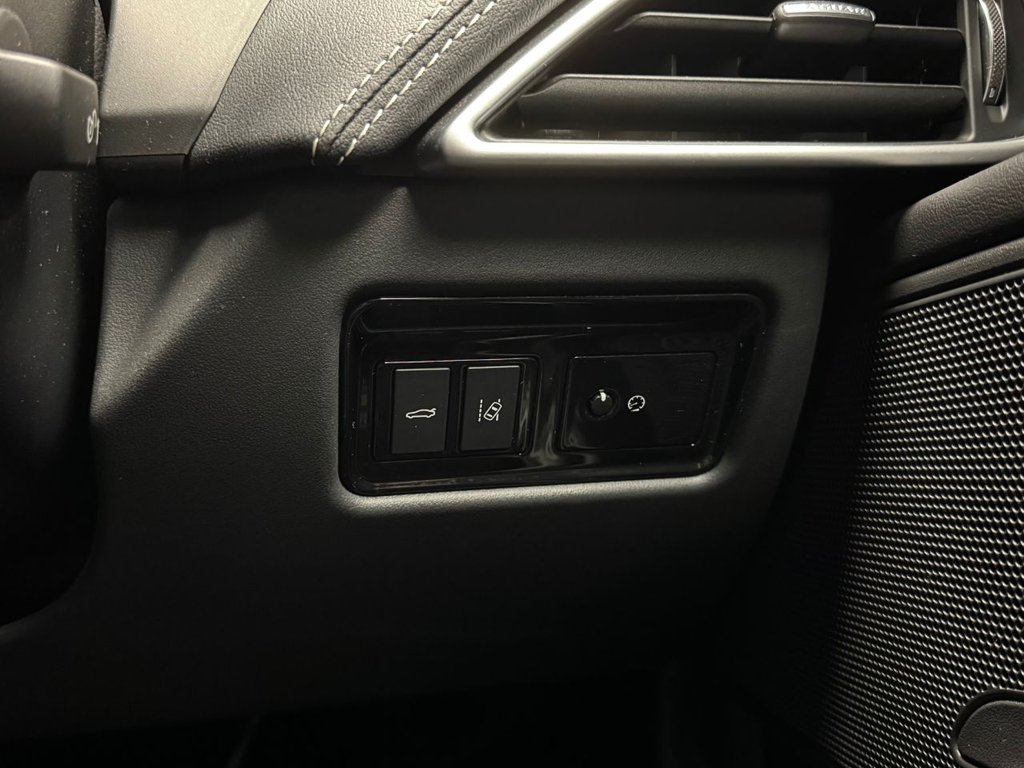 Used Jaguar XE 2018 for sale - 77065181: Photo 47