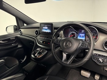 Used Mercedes-Benz V-Class 2016 for sale - 79422293: Photo