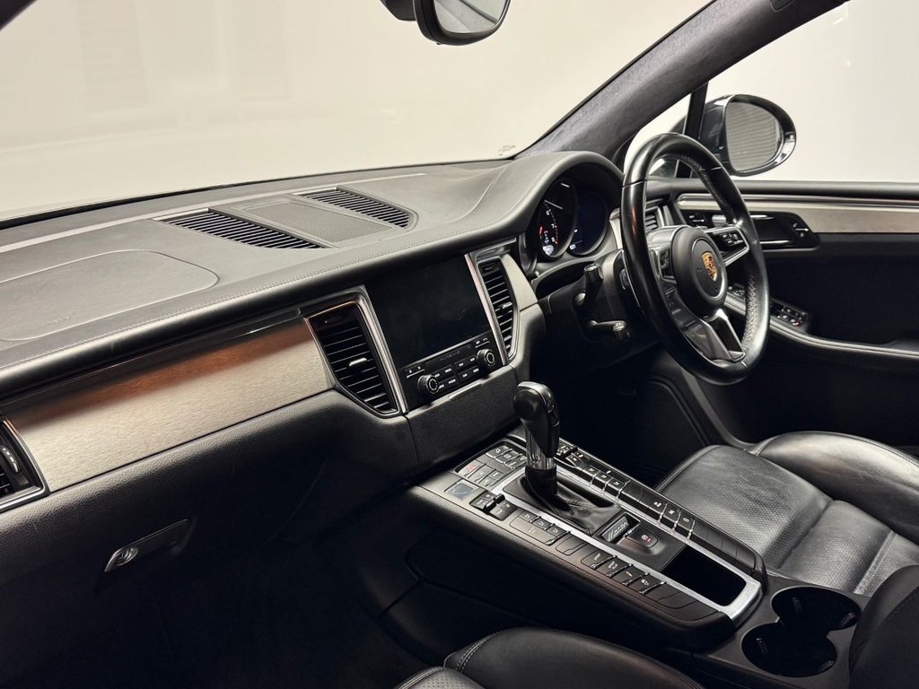 Used Porsche Macan 2017 for sale - 76927533: Photo 21