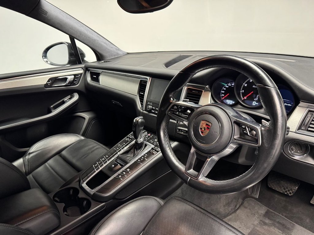Used Porsche Macan 2017 for sale - 76927533: Photo 3