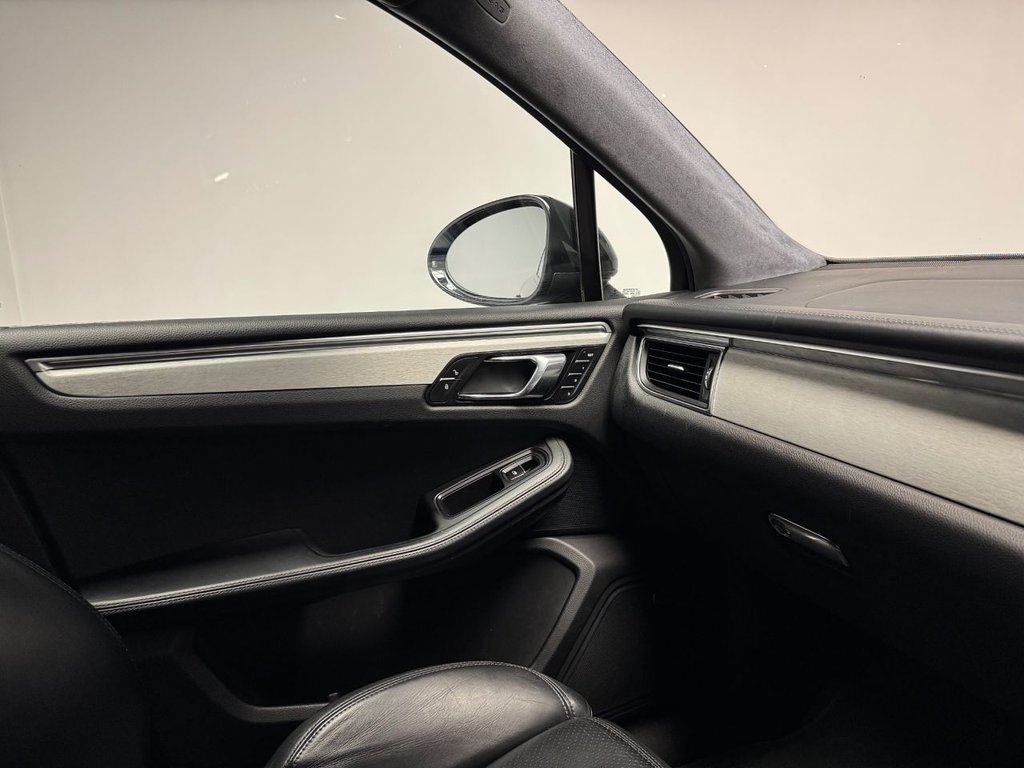 Used Porsche Macan 2017 for sale - 76927533: Photo 39