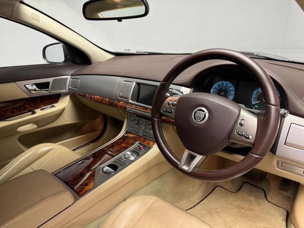Used Jaguar XF 2009 for sale - 77966640: Photo 3