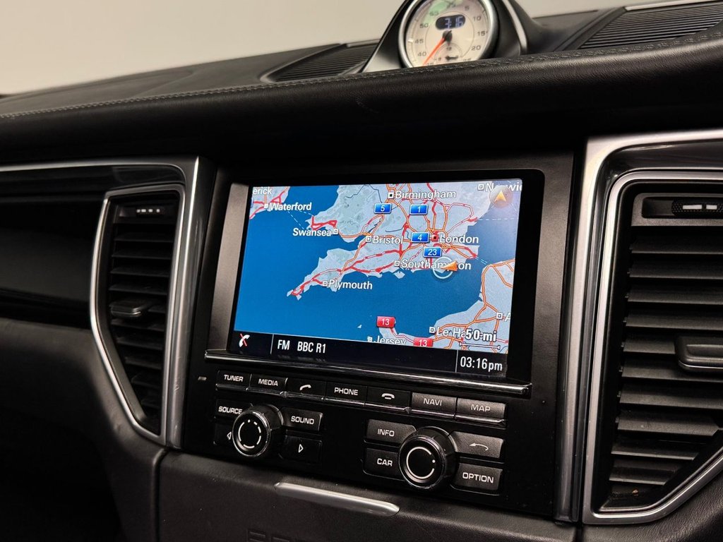 Used Porsche Macan 2015 for sale - 76820592: Photo 35