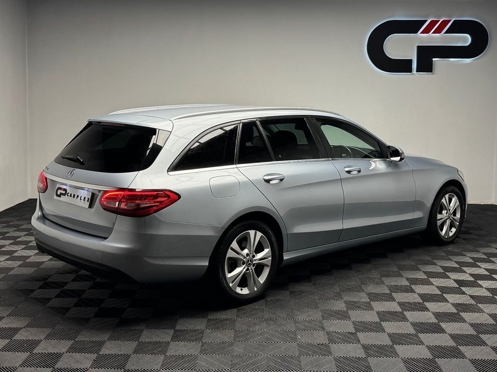 Used Mercedes-Benz C Class 2018 for sale - 76604880: Photo 2