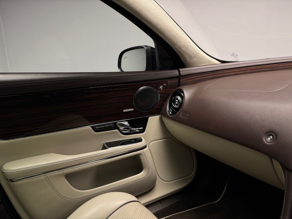 Used Jaguar XJ 2011 for sale - 77673638: Photo 38