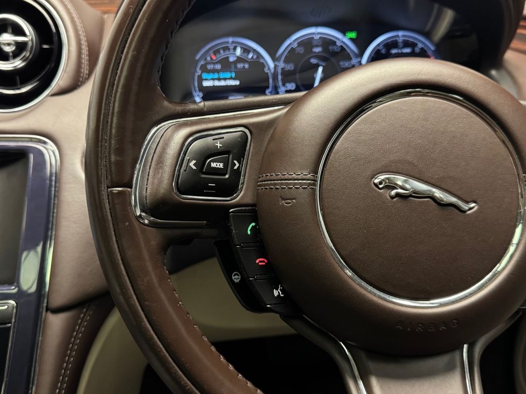 Used Jaguar XJ 2011 for sale - 77673638: Photo 39