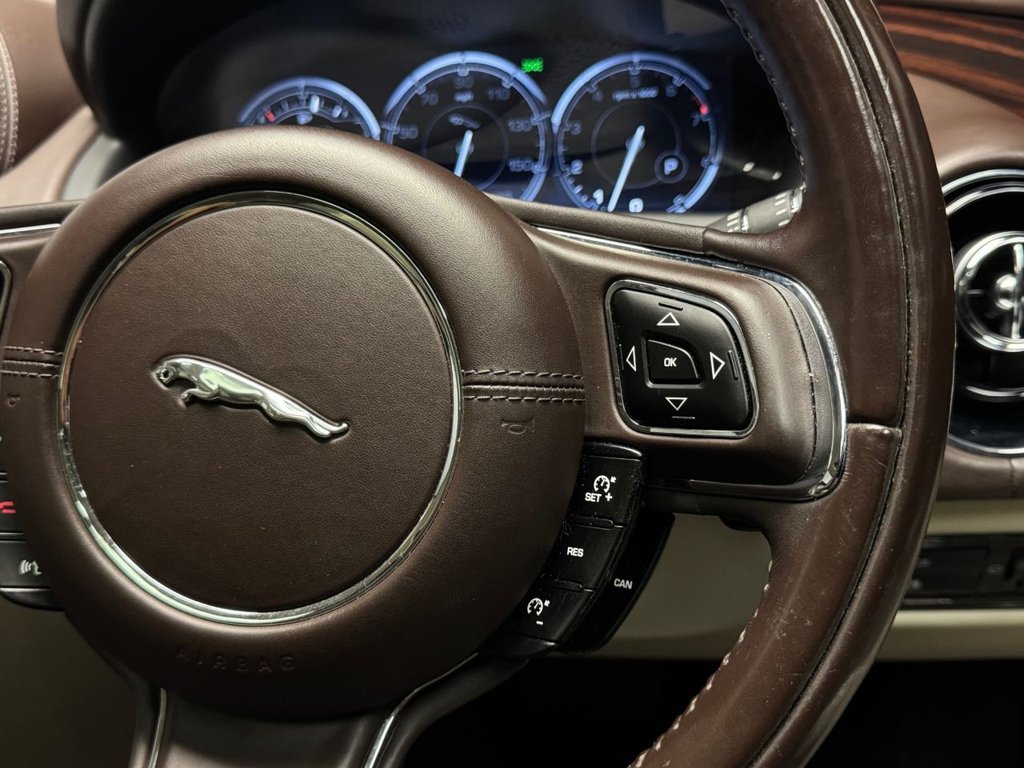 Used Jaguar XJ 2011 for sale - 77673638: Photo 40