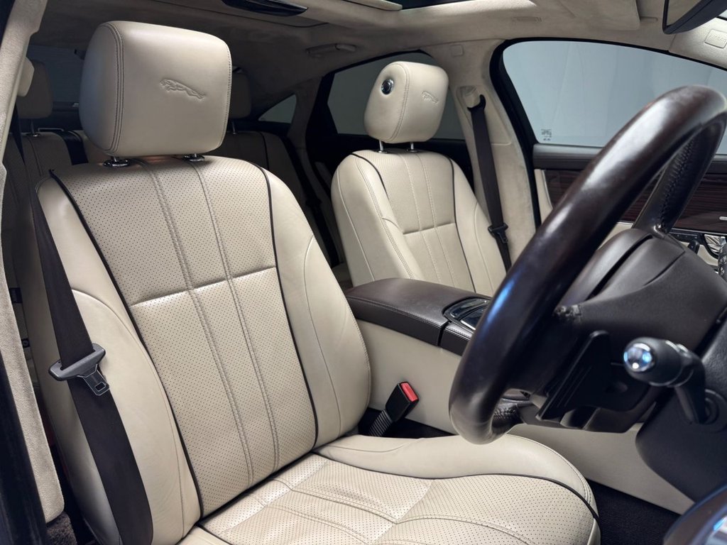 Used Jaguar XJ 2011 for sale - 77673638: Photo 48