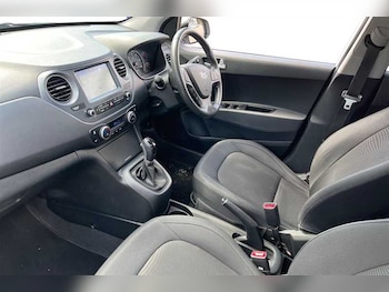 Used Hyundai i10 2018 for sale - 79592363: Photo