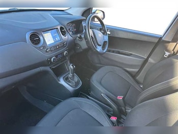 Used Hyundai i10 2018 for sale - 76999863: Photo