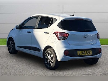 Used Hyundai i10 2018 for sale - 76999863: Photo