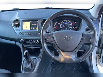 Used Hyundai i10 2018 for sale - 76999863: Photo