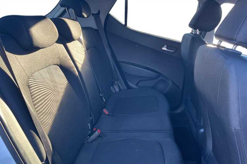 Used Hyundai i10 2018 for sale - 76999863: Photo 8