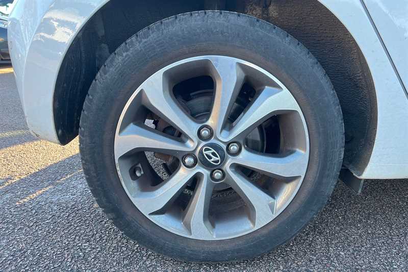 Used Hyundai i10 2018 for sale - 76999863: Photo 9