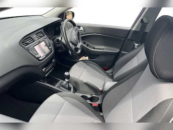 Used Hyundai i20 2017 for sale - 75522522: Photo